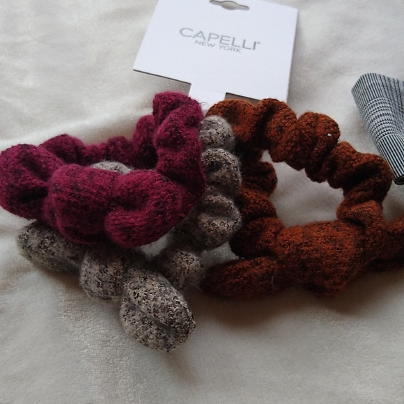 Capelli Hair Scrunchies NWT - Picture 2 of 3